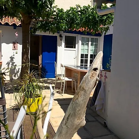 Seb&laeti Bed & Breakfast Saint-Laurent-dʼAigouze