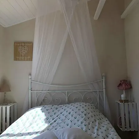 Seb&laeti Bed & Breakfast Saint-Laurent-dʼAigouze