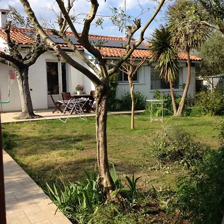 Seb&laeti فندق مبيت وإفطار Saint-Laurent-dʼAigouze